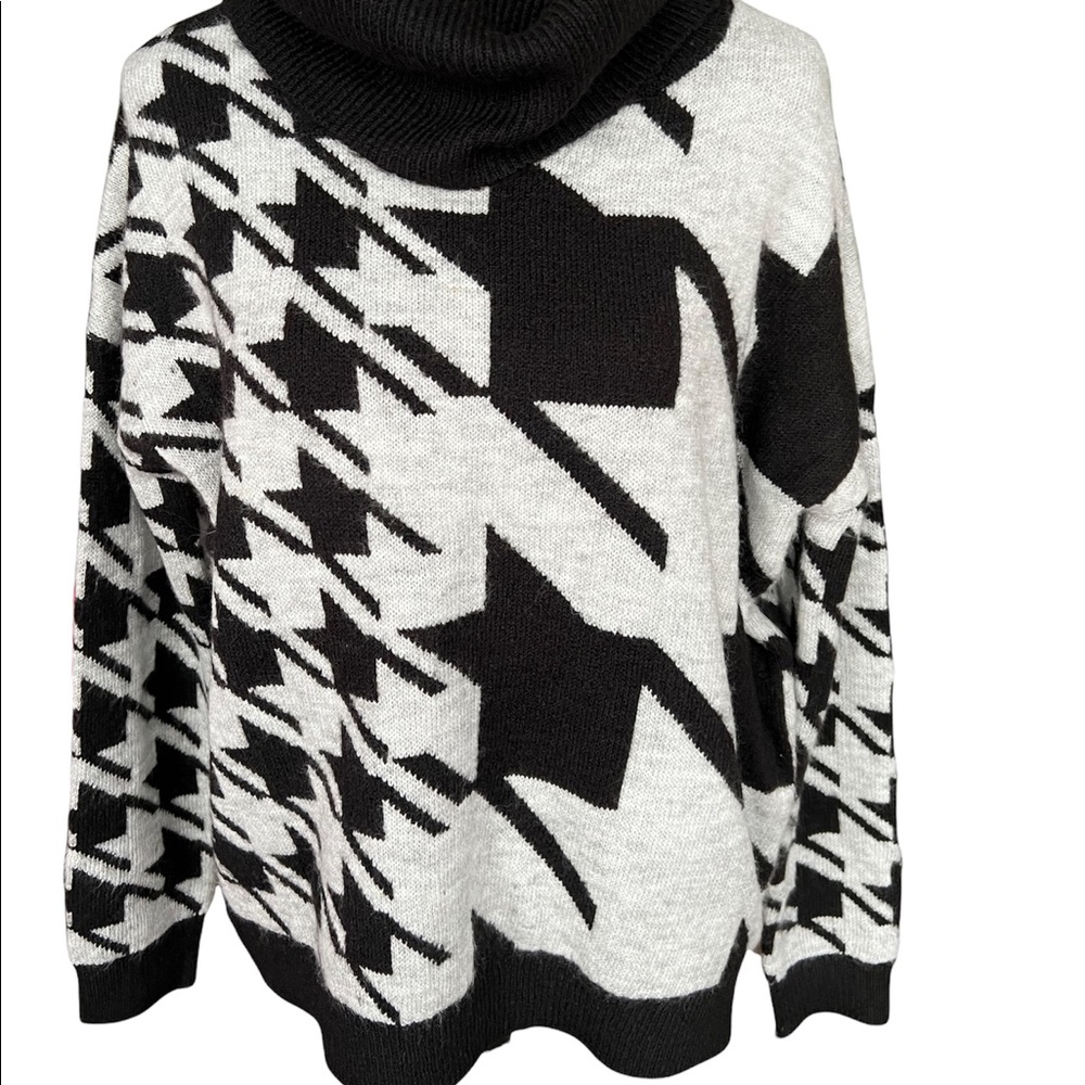 William Rast Sweater - Picture 5 of 11